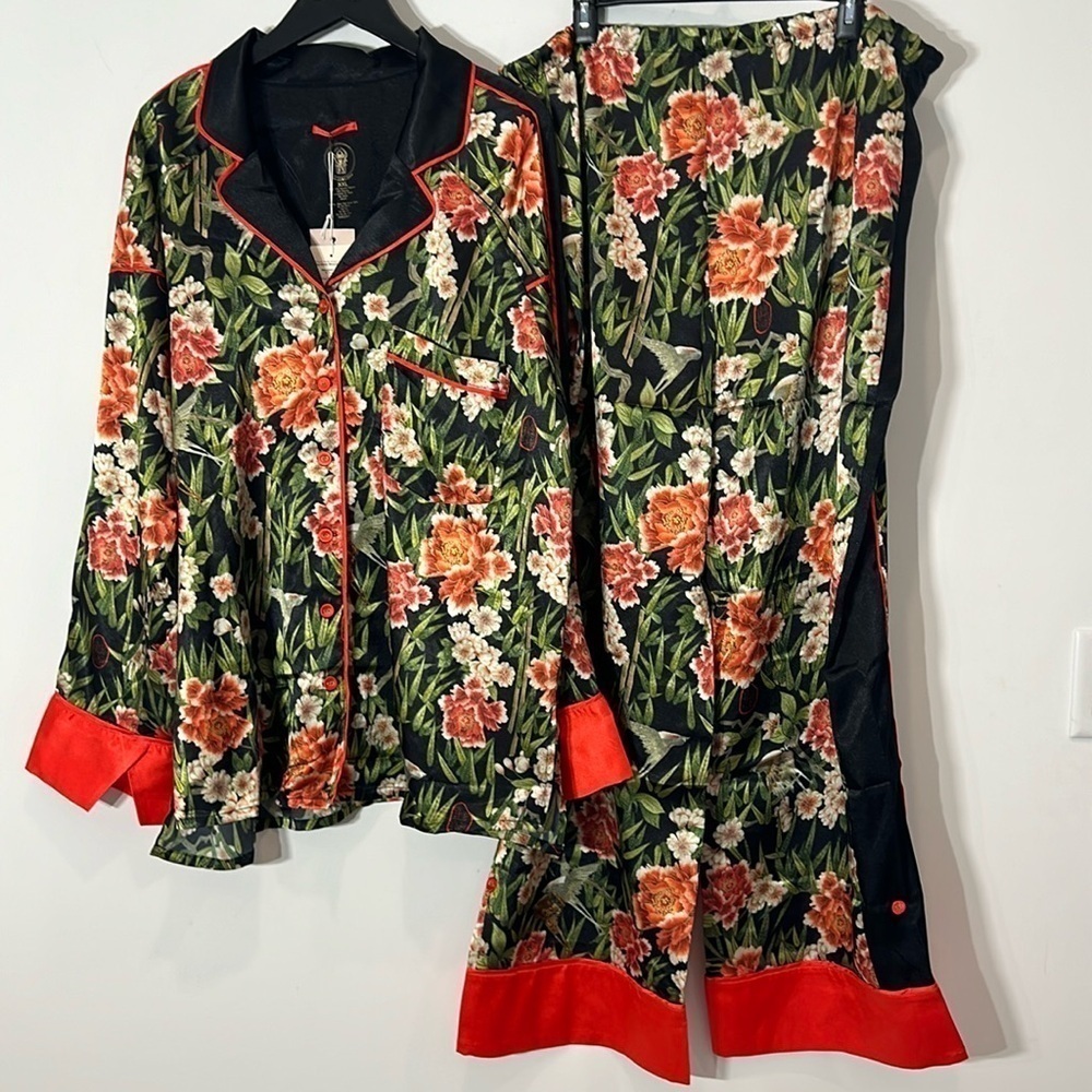 🆕 Hah Flock 2Gether Floral Black and Red Pajama Set. Size XXL
